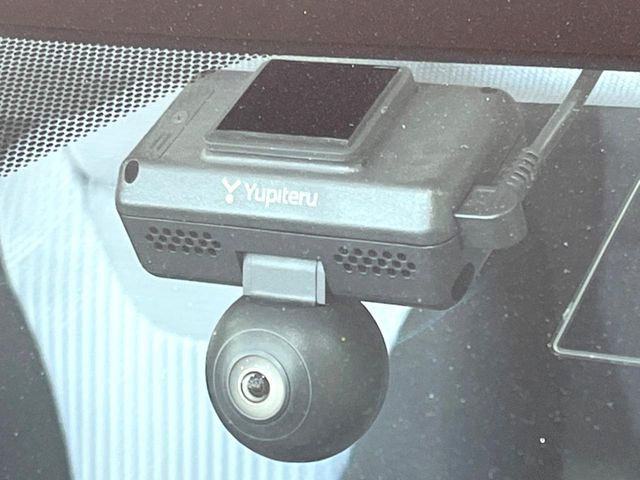 【ドライブレコーダー】安心・安全なカーライフに必須のドライブレコーダーを装備!走行中はもちろん、あおり運転や事故に遭遇した際の状況も映像で記録し、万一のリスクに備えます。