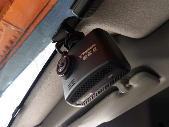 ���S�E���S�ȃJ�[���C�t�ɕK�{�̃h���C�u���R�[�_�[�𑕔�!���s���͂������A������^�]�⎖�̂ɑ��������ۂ̏󋵂��f���ŋL�^�ł���̂ŁA�h���C�u���R�[�_�[�����Ă���ƈ��S�ł�!