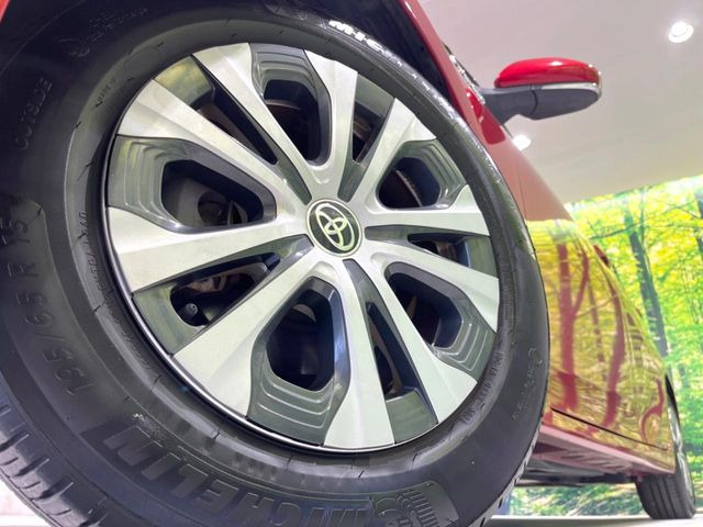 【純正15インチアルミホイール】外観にマッチした純正アルミホイールを装着しております。各種社外アルミホイールや、スタッドレスタイヤも取扱いしております。是非ご相談ください♪