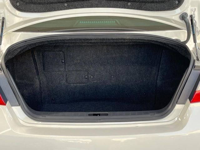 普段のお買い物や通勤、送迎等に十分な荷室スペースを確保しております。