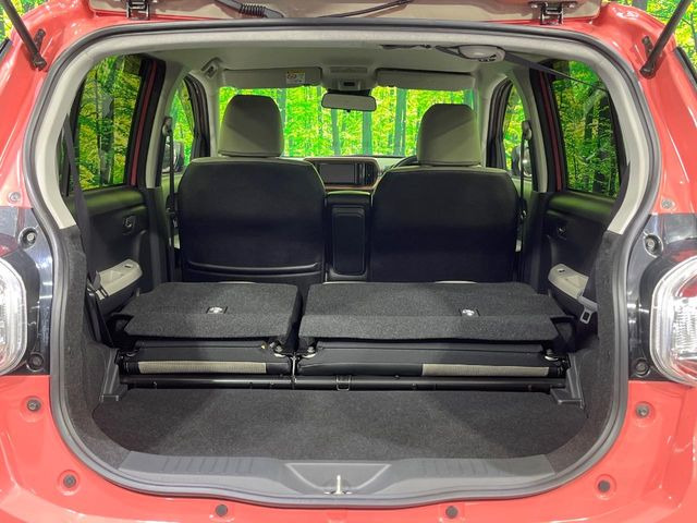 ���i�̂���������ʋ΁A���}���ɏ\���ȉ׎��X�y�[�X���m�ۂ��Ă���܂��B�Z�J���h�V�[�g��|���ƁA�傫�ȉו��̐ύڂ��\�ł���