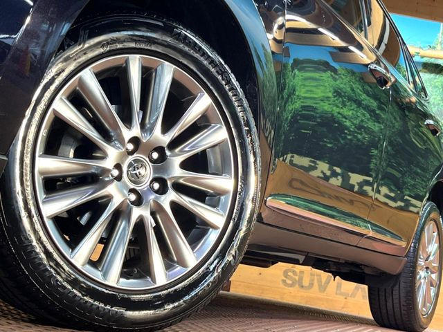 【純正18インチアルミホイール】外観にマッチした純正アルミホイールを装着しております。各種社外アルミホイールや、スタッドレスタイヤも取扱いしております。是非ご相談ください♪