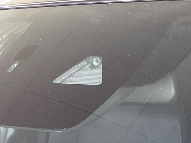 【スマートブレーキサポート】走行中に前方の車両等を認識し、衝突しそうな時は警報とブレーキで衝突回避と被害軽減をアシスト。より安全にドライブをお楽しみいただけます。