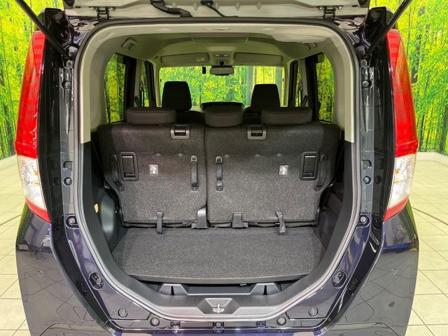 積み下ろしのしやすいデッキにはたっぷりと荷物を積み込んでいただけます。遊びから仕事まで、様々なシーンで頼れます♪