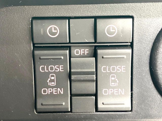 【両側パワースライドドア】スマートキーや運転席のスイッチで後席両側スライドドアの開閉が可能♪電動だから力を入れてドアを開ける必要が無く、小さなお子様でも簡単に開け閉めでき快適です♪