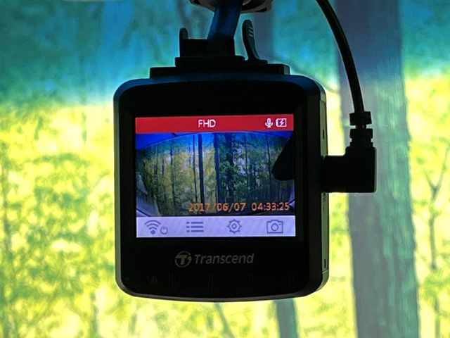 【ドライブレコーダー】安心・安全なカーライフに必須のドライブレコーダーを装備!走行中はもちろん、あおり運転や事故に遭遇した際の状況も映像で記録し、万一のリスクに備えます。