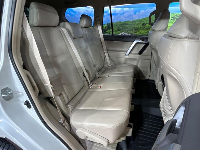 3列目シートはもちろん状態良好☆大人でもゆったりと座って頂けますので、大人数でのお出かけもラクラクです♪ご家族で、気の知れた仲間で、ドライブに行くのが楽しみですね♪