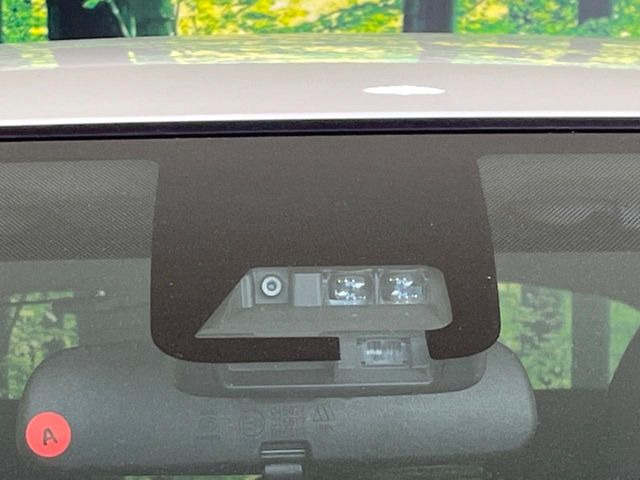 【トヨタセーフティセンス】走行中に前方の車両等を認識し、衝突しそうな時は警報とブレーキで衝突回避と被害軽減をアシスト。より安全にドライブをお楽しみいただけます。