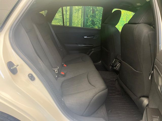 後部座席も気になるようなキズ・汚れやへたり等、大きなダメージはなく、良好な状態です。