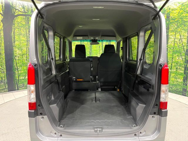 ���i�̂���������ʋ΁A���}���ɏ\���ȉ׎��X�y�[�X���m�ۂ��Ă���܂��B�Z�J���h�V�[�g��|���ƁA�傫�ȉו��̐ύڂ��\�ł���