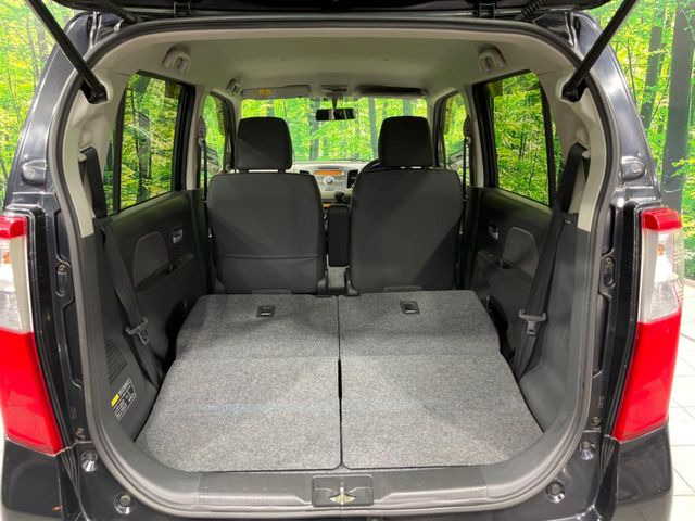 後席を格納すると、これだけの広さが!シーンに合わせたシートアレンジで、大きな荷物も積むことが出来ます♪