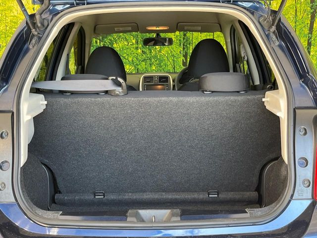 ���i�̂���������ʋ΁A���}���ɏ\���ȉ׎��X�y�[�X���m�ۂ��Ă���܂��B�Z�J���h�V�[�g��|���ƁA�傫�ȉו��̐ύڂ��\�ł���