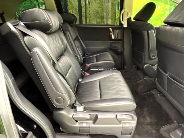 後部座席も気になるようなキズ・汚れやへたり等、大きなダメージはなく、良好な状態です。