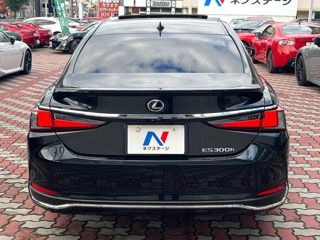 安心の最長10年・走行無制限保証(有償)をご用意。保証内容も充実はもちろん、無料点検&オイル交換や、年中無休の全国・24時間ロードサービスも付帯されておりますのでご安心下さい。