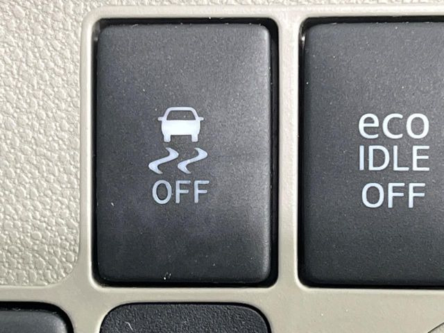 【横滑り防止装置】車両の横滑りを感知すると、自動的に車両の進行方向を保つように車両を制御します。雨の日など滑りやすい路面状況でも安全な運転が可能です。