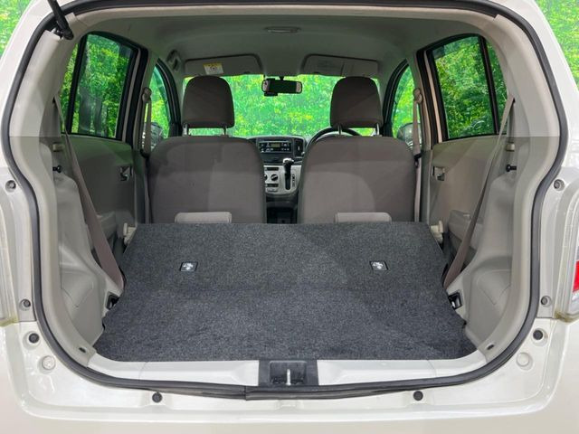 普段のお買い物や通勤、送迎等に十分な荷室スペースを確保しております。セカンドシートを倒すと、大きな荷物の積載も可能です♪
