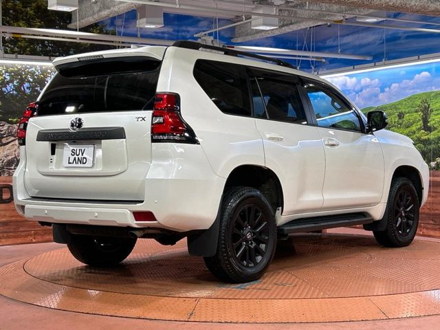 ☆全国のネクステージからお取り寄せが可能※!遠方の店舗に展示してあるクルマが気になる場合も、最寄りの店舗でご覧いただくことが可能です!是非私たちに要望をお聞かせください!※別途費用