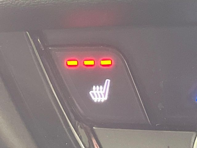 【シートヒーター】寒い日に重宝するシートヒーター!エアコンより早く温まってくれるので寒がりの人も安心ですね♪エアコンの温風は乾燥するから苦手、という方にもをおすすめです。