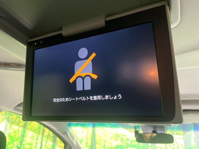 【フリップダウンモニター】大画面モニターで後席でもエンタメをお楽しみいただけます。小さなお子様にも大人気の装備です♪