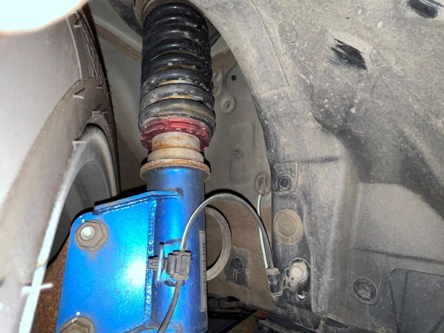 �y�N�X�R�ԍ����z�ԍ����Ⴍ�Ȃ�A�X�^�C���b�V���Ȍ����ڂƂȂ��Ă���܂��B�ԗ��̏d�S�������鎖�ŁA���s���̈��萫�����サ�܂���