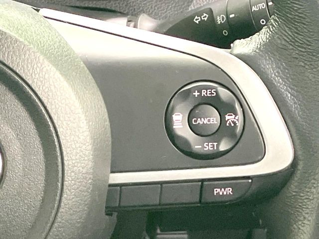 【レーダークルーズコントロール】高速道路での長距離走行が楽に!!自動で速度を保つクルーズコントロールが、衝突軽減システムと連携し、前方の車両を感知して車間を保つように速度調節してくれます!!