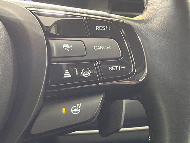 【アダプティブクルーズコントロール】高速道路での長距離走行が楽に!!自動で速度を保つクルーズコントロールが、衝突軽減システムと連携し、前方の車両を感知して車間を保つように速度調節してくれます!!