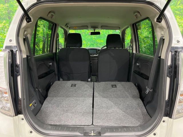 ���i�̂���������ʋ΁A���}���ɏ\���ȉ׎��X�y�[�X���m�ۂ��Ă���܂��B�Z�J���h�V�[�g��|���ƁA�傫�ȉו��̐ύڂ��\�ł���