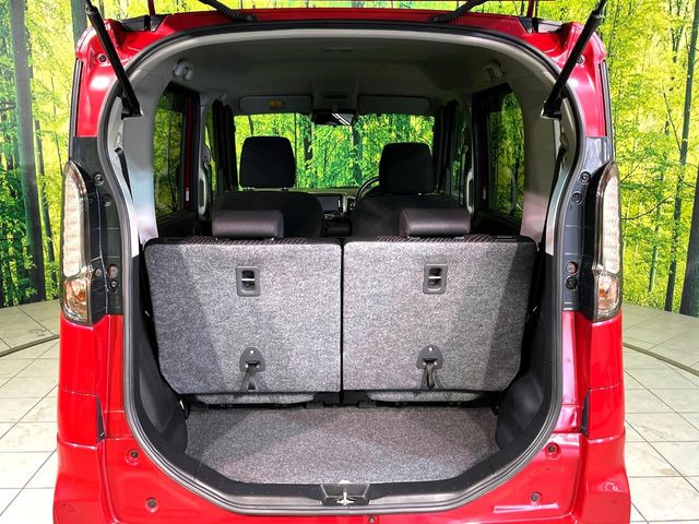 ���i�̂���������ʋ΁A���}���ɏ\���ȉ׎��X�y�[�X���m�ۂ��Ă���܂��B�Z�J���h�V�[�g��|���ƁA�傫�ȉו��̐ύڂ��\�ł���