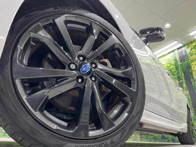 【純正18インチアルミホイール】外観にマッチした純正アルミホイールを装着しております。各種社外アルミホイールや、スタッドレスタイヤも取扱いしております。是非ご相談ください♪