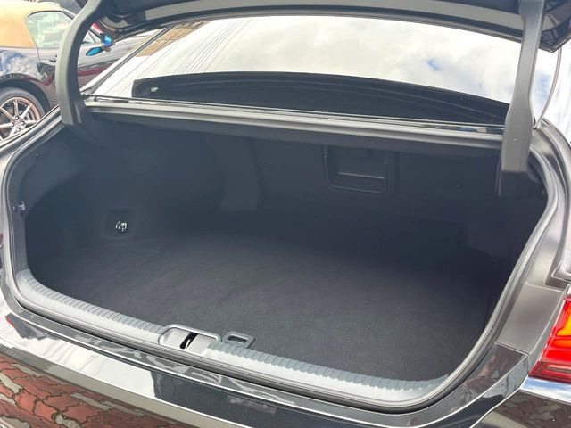 普段のお買い物や通勤、送迎等に十分な荷室スペースを確保しております。