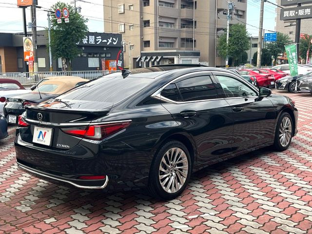 ☆全国のネクステージからお取り寄せが可能※!遠方の店舗に展示してあるクルマが気になる場合も、最寄りの店舗でご覧いただくことが可能です!是非私たちに要望をお聞かせください!※別途費用