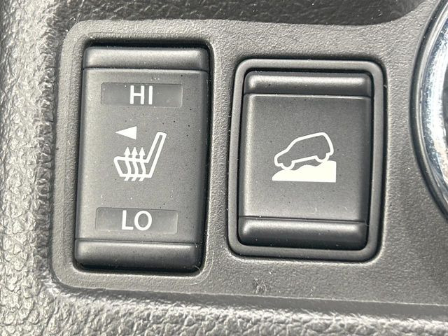 【シートヒーター】寒い日に重宝するシートヒーター!エアコンより早く温まってくれるので寒がりの人も安心ですね♪エアコンの温風は乾燥するから苦手、という方にもをおすすめです。