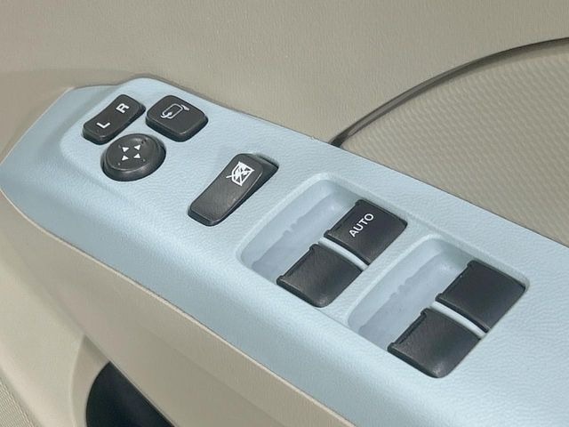 �y�d���i�[�~���[�z�T�C�h�~���[�͓d���i�[���ƂȂ��Ă���A�������ԏ�ł��L�Y�������X�N��}�����܂��B