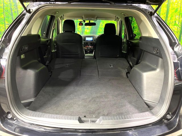 ���i�̂���������ʋ΁A���}���ɏ\���ȉ׎��X�y�[�X���m�ۂ��Ă���܂��B�Z�J���h�V�[�g��|���ƁA�傫�ȉו��̐ύڂ��\�ł���