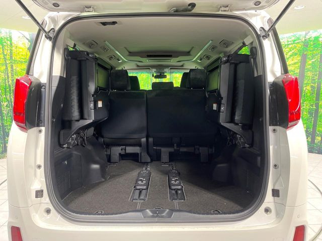 後席を格納すると、これだけの広さが!シーンに合わせたシートアレンジで、大きな荷物も積むことが出来ます♪