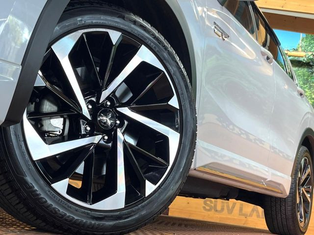 �y����20�C���`�A���~�z�C�[���z�O�ςɃ}�b�`���������A���~�z�C�[���𑕒����Ă���܂��B�e��ЊO�A���~�z�C�[����A�X�^�b�h���X�^�C�����戵�����Ă���܂��B���񂲑��k����������