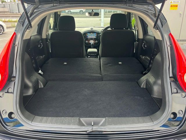 後席を格納すると、これだけの広さが!シーンに合わせたシートアレンジで、大きな荷物も積むことが出来ます♪