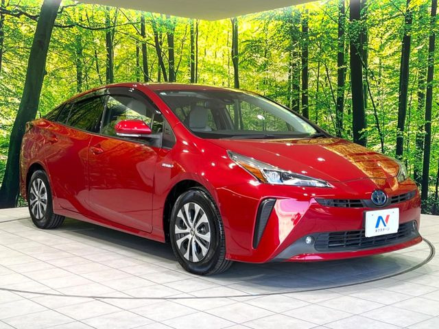 高透明度のガラス皮膜で撥水はもちろん、上質なツヤ・光沢を実現。紫外線や酸性雨から大切な愛車を保護し、色あせ・劣化を防止。「弾スプラッシュコート」、「弾プリミッサコート」からお選びいただけます。