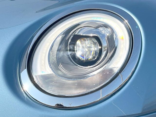 ●LEDヘッドライト:夜間走行時も良好な視界を確保し安心して運転できる高輝度LEDヘッドライトを装備!点灯速度が早く、消費電力も抑えられています。