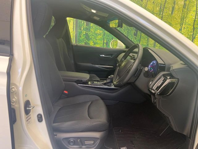 運転席シート廻りは使用感も少なく、良好な状態となっています。前オーナー様が丁寧に使っていたことがよくわかりますね。