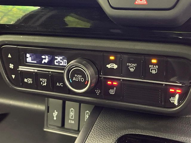 【シートヒーター】寒い日に重宝するシートヒーター!エアコンより早く温まってくれるので寒がりの人も安心ですね♪エアコンの温風は乾燥するから苦手、という方にもをおすすめです。