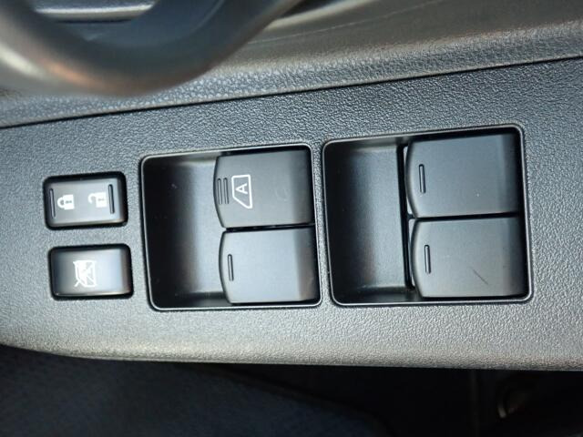 窓の開閉は電動(パワーウィンド)になりますので、便利ですよね。