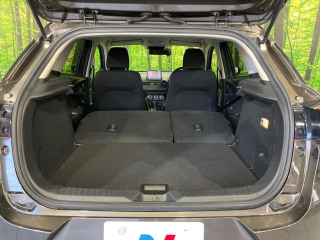 後席を格納すると、これだけの広さが!シーンに合わせたシートアレンジで、大きな荷物も積むことが出来ます♪