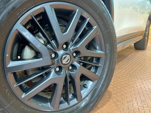 【純正17インチアルミホイール】外観にマッチした純正アルミホイールを装着しております。各種社外アルミホイールや、スタッドレスタイヤも取扱いしております。是非ご相談ください♪