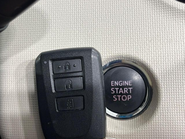 �y�X�}�[�g�L�[�z�J�o����|�P�b�g�ɓ��ꂽ�܂܂ł��h�A�̎{���E�������\�ȃX�}�[�g�L�[�𑕔��B�G���W���̃I���E�I�t�����J�M�����o���K�v����������Ƃ��Ă��֗��ł���