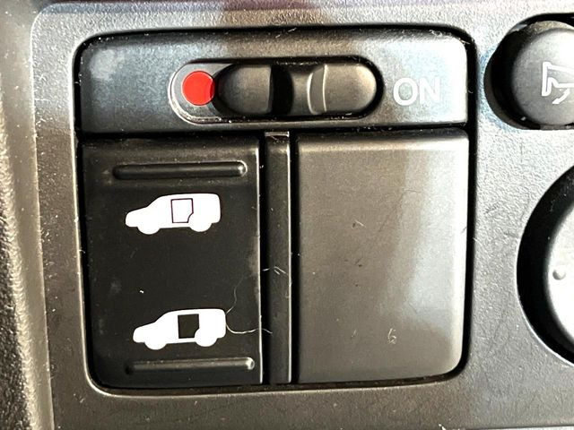 �y�p���[�X���C�h�h�A�z�X�}�[�g�L�[��^�]�Ȃ̃X�C�b�`�ŃX���C�h�h�A�̊J���\���d��������͂����ăh�A���J����K�v�������A���������q�l�ł��A�d���ו��������Ă��鎞�����N�ɊJ���߂ł��܂���