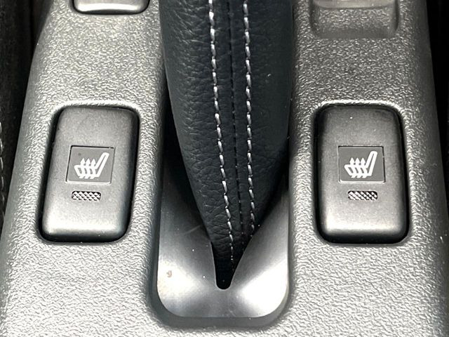 【シートヒーター】寒い日に重宝するシートヒーター!エアコンより早く温まってくれるので寒がりの人も安心ですね♪エアコンの温風は乾燥するから苦手、という方にもをおすすめです。