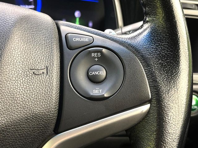 【クルーズコントロール】高速道路もラクラク走行。アクセルを離しても一定速度で走行ができ、長距離運転時の負担を軽減!加速・減速も簡単なスイッチ操作で調整できます。