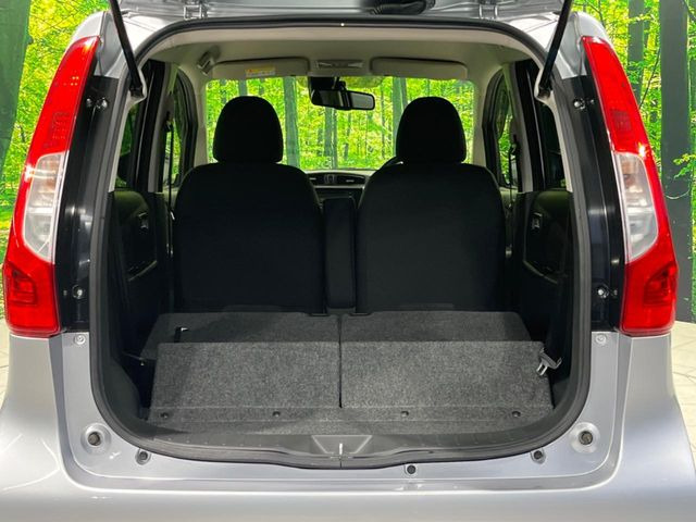 後席を格納すると、これだけの広さが!シーンに合わせたシートアレンジで、大きな荷物も積むことが出来ます♪