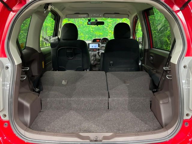 ���i�̂���������ʋ΁A���}���ɏ\���ȉ׎��X�y�[�X���m�ۂ��Ă���܂��B�Z�J���h�V�[�g��|���ƁA�傫�ȉו��̐ύڂ��\�ł���